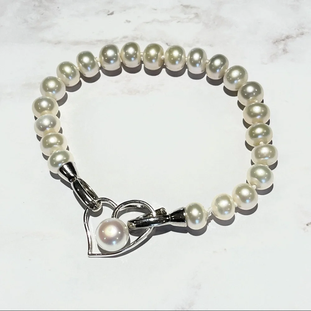 White Cultured Freshwater Pearl Bracelet W/ 925S Heart Shaped Pendant Clasp 7.5